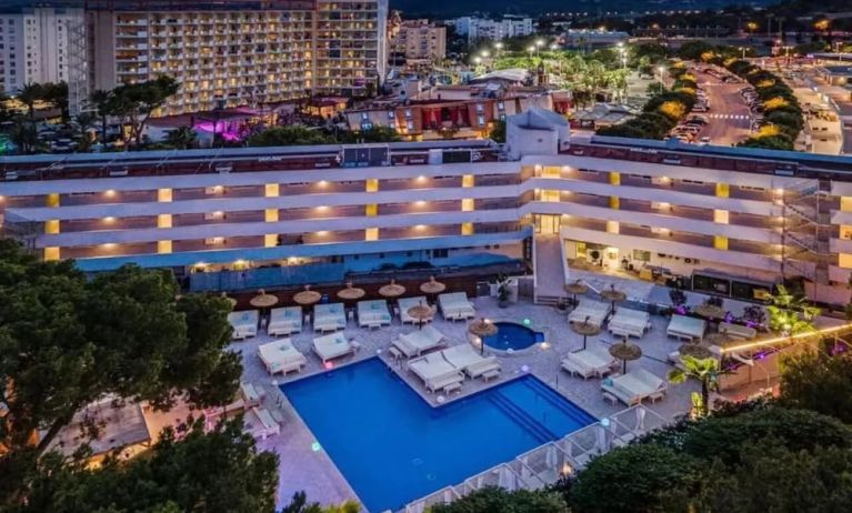 Hotel exterior with pool at INN Mallorca Aparthotel.