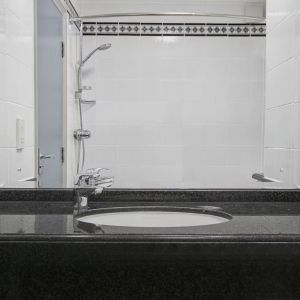 Private bathroom at Leonardo Hotel East Midland Airport.