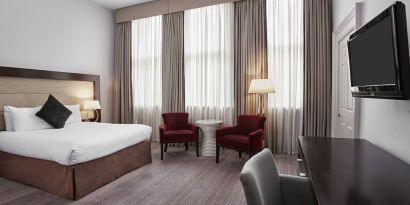 King room at Leonardo Hotel Cardiff.