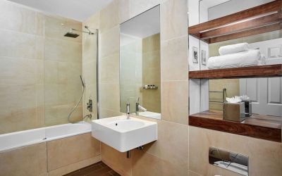 Guest bathroom at Leonardo Hotel Cardiff.