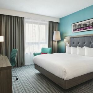 Cozy king room at Leonardo Hotel Southampton.