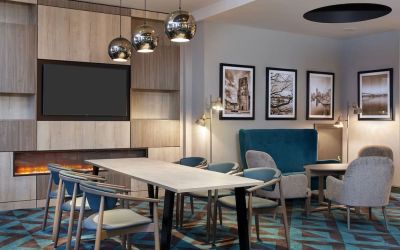Coworking desk at Leonardo Hotel Southampton.