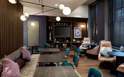 Hotel bar perfect for coworking at Hilton Edinburgh Carlton.