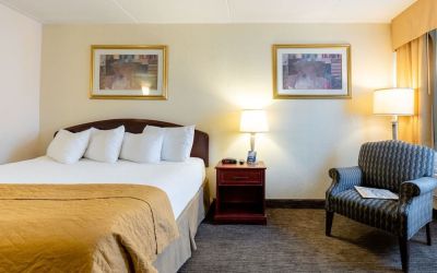 Standard day use room at Travelodge Ottawa East.