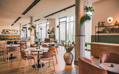 Restaurant area perfect for co-working at the Hilton Reading.