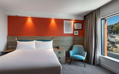 Day use room with natural light at Hampton By Hilton Torquay.