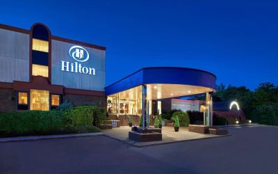 Hotel exterior and entrance at Hilton London Watford.