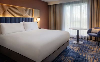 Day use room with natural light at DoubleTree By Hilton Coventry.