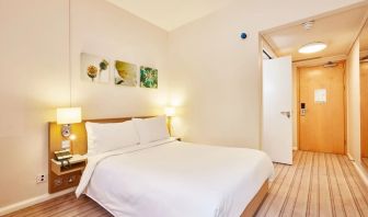 Day use room at Hilton Garden Inn Bristol City Centre.