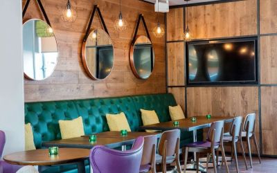 Dining area perfect for coworking at Hilton Garden Inn Glasgow City Centre.