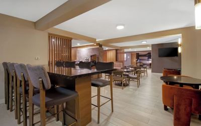 Hotel bar area at Best Western Plus Secaucus Meadowlands.
