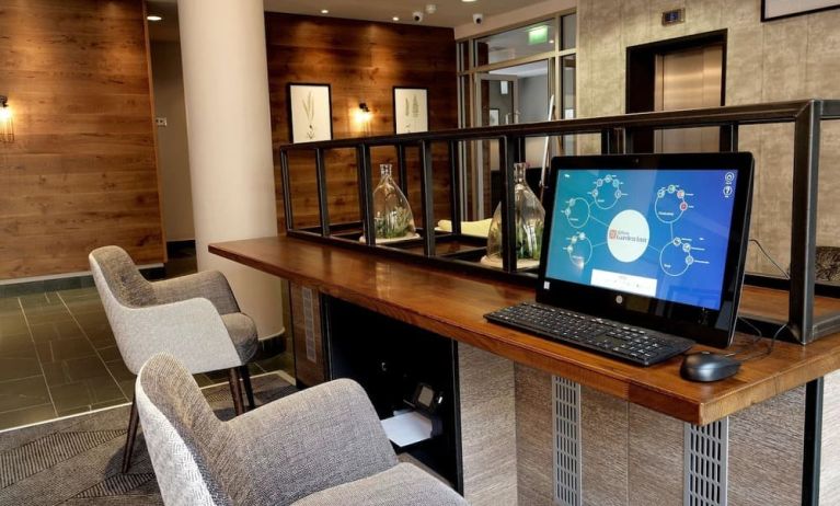 Business center with computer, printer and comfortable mobiliary at the Hilton Garden Inn Birmingham Brindleyplace.