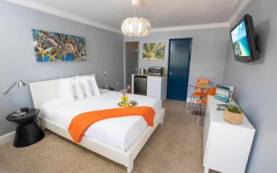 King room with TV at Hollywood Beach Suites, A South Beach Group Hotel.
