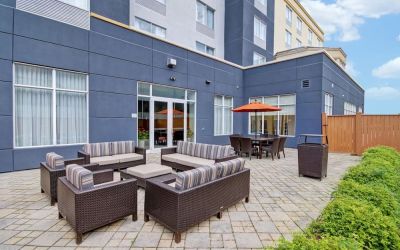 Outdoor seating available at Fairfield By Marriott Guelph.