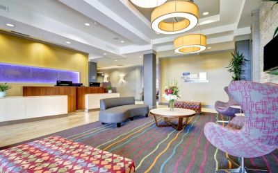 Lobby and coworking lounge at Fairfield By Marriott Guelph.