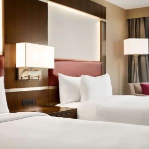 Twin day use room at the Double Tree Toronto Airport West.