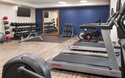 Fitness center available at Hampton Inn Chicago O`Hare.