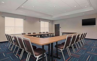 Professional meeting room at Hampton Inn By Hilton Port Hope.
