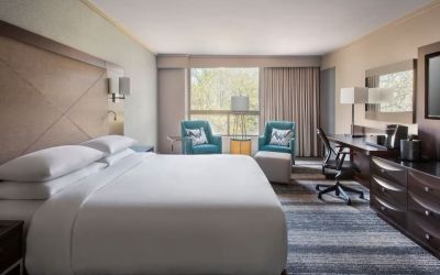 King bed at Boston Marriott Burlington.