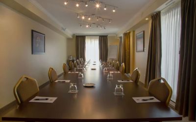 Professional meeting room at Hotel Brossard.