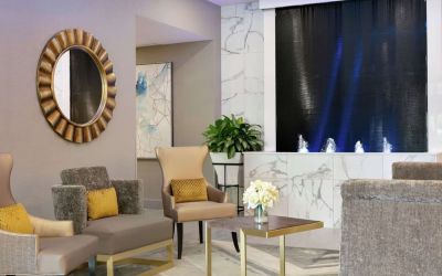 Hotel lobby with lounge area perfect for co-working at the Embassy Suites by Hilton Montreal Airport.