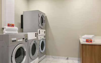 Laundry room at the Embassy Suites by Hilton Montreal Airport.