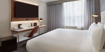 Day use room with work desk at Courtyard By Marriott Kitchener.