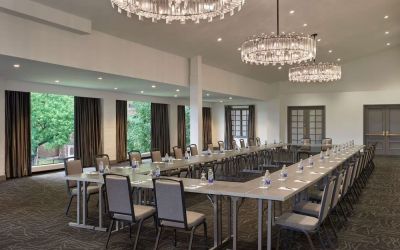 Professional meeting room at Hilton Mississauga Meadowvale.