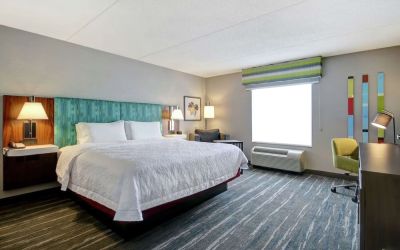 Bright day use room with king bed, work desk and private bathroom at the Hampton Inn & Suites By Hilton Guelph.