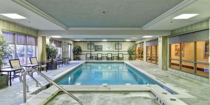 Relaxingo indoor pool at the  Hampton Inn & Suites By Hilton Guelph.