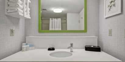 Private bathroom with free toiletries at the  Hampton Inn & Suites By Hilton Guelph.