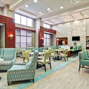 Hotel lounge and dining area with comfortable seating at the  Hampton Inn & Suites By Hilton Guelph.