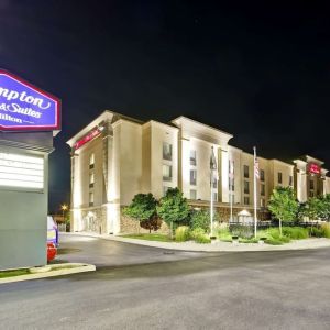 Hotel exterior and parking area at the  Hampton Inn & Suites By Hilton Guelph.