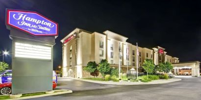 Hotel exterior and parking area at the  Hampton Inn & Suites By Hilton Guelph.