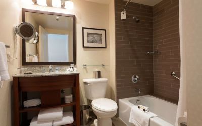 Guest bathroom with shower and tub at Fairmont Winnipeg.