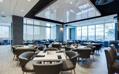 Dining area at the Embassy Suites By Hilton Toronto Airport.