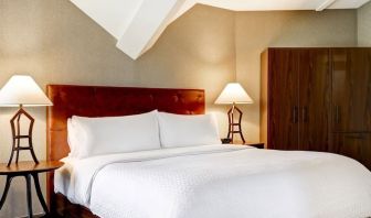 Day use king bed at the Four Points By Sheraton St Catharines Niagara Suites.