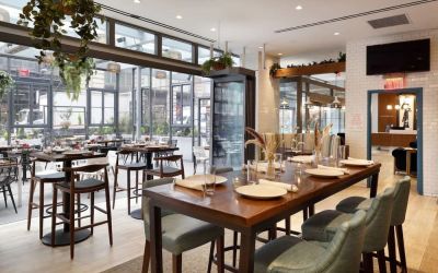 Dining area with natural light at Innside By Melia New York Nomad.