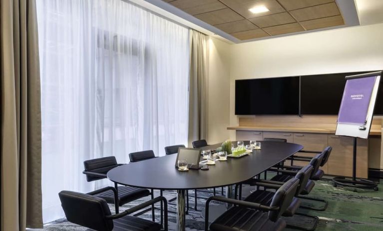 Professional meeting room at Novotel London Paddington.
