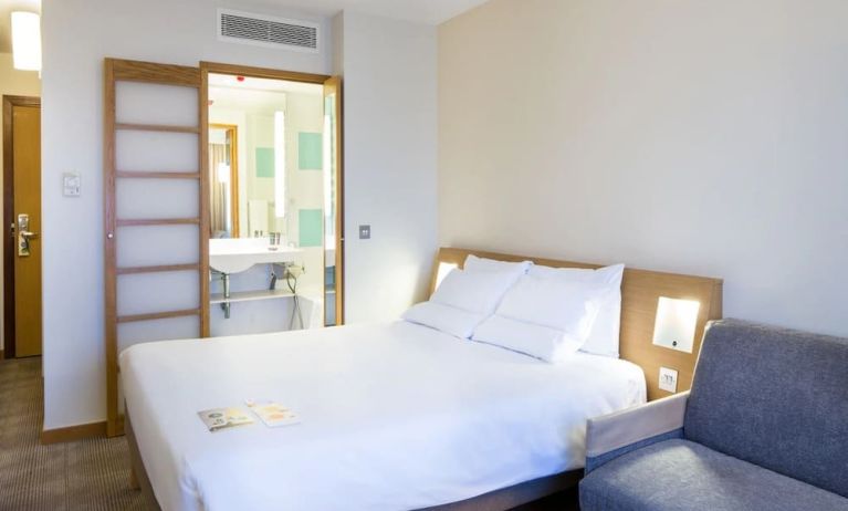 Day use room with sofa at Novotel London Paddington.
