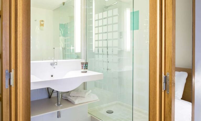 Guest bathroom with shower at Novotel London Paddington.
