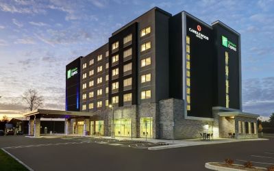 Hotel exterior and parking area at Holiday Inn Express Kingston West.