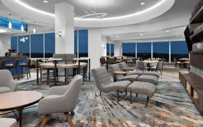 Lounge area at Courtyard By Marriott Edmonton Downtown.