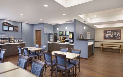 Restaurant area at Days Inn & Suites By Wyndham Lindsay.