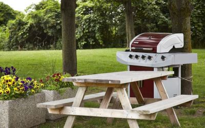 Picnic and BBQ area at Comfort Inn Swift Current.