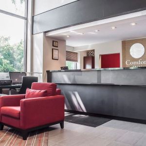Hotel lobby with lounge sitting at Comfort Inn Simcoe.