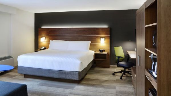 Hotel Holiday Inn Express Toronto Downtown image