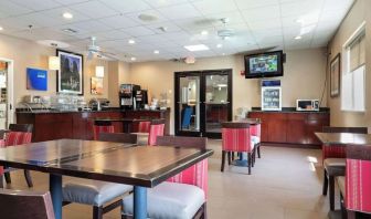 Dining area perfect for coworking at Comfort Suites Lombard - Addison.