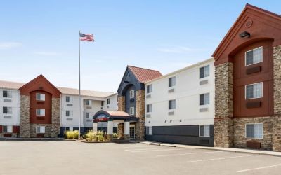 Hotel exterior at Candlewood Suites Meridian.