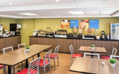 Dining area at Comfort Inn Yarmouth.